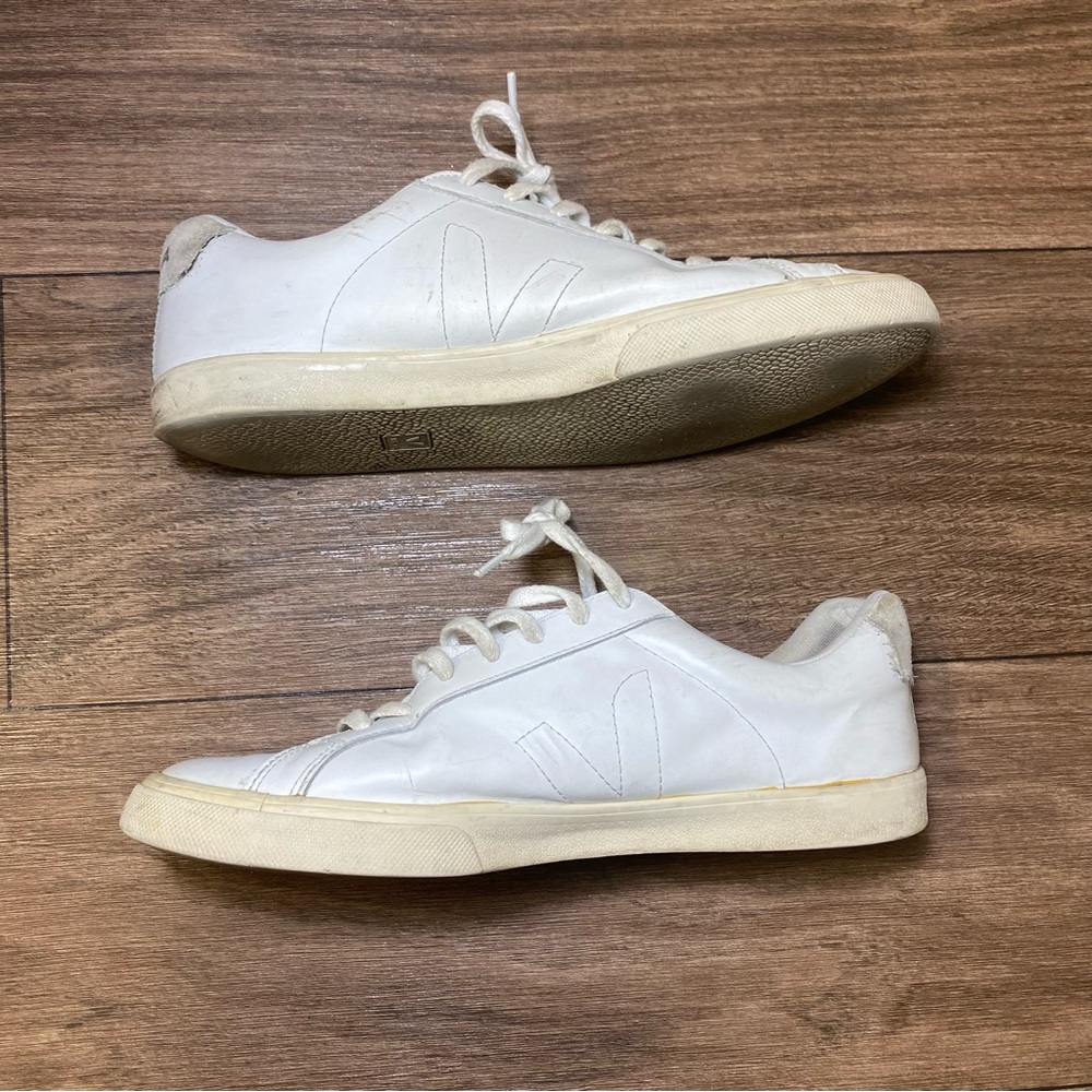 Veja White sneakers shoes men’s size 11.5